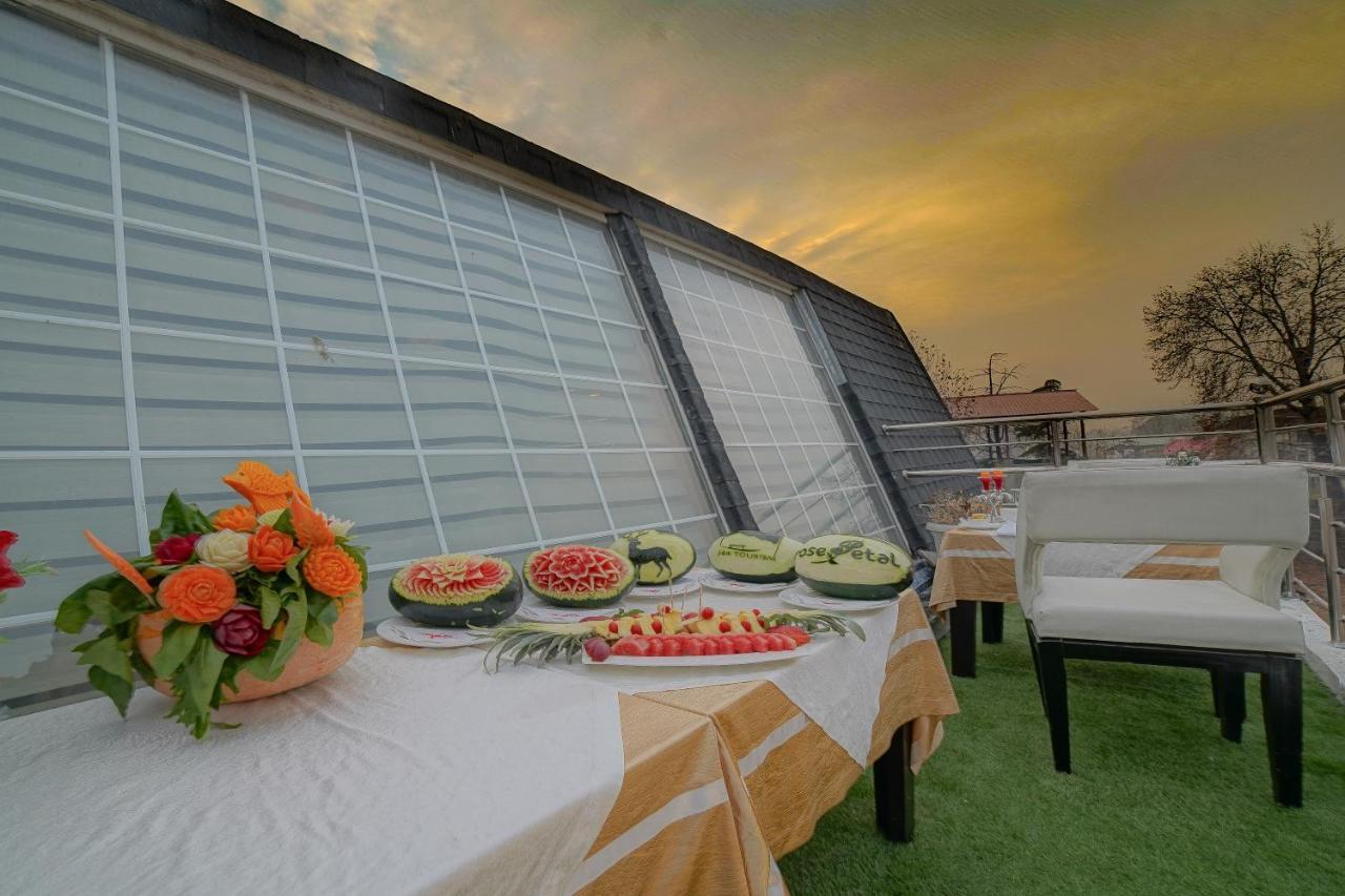 Hotel Rose Petal Srinagar Exterior photo