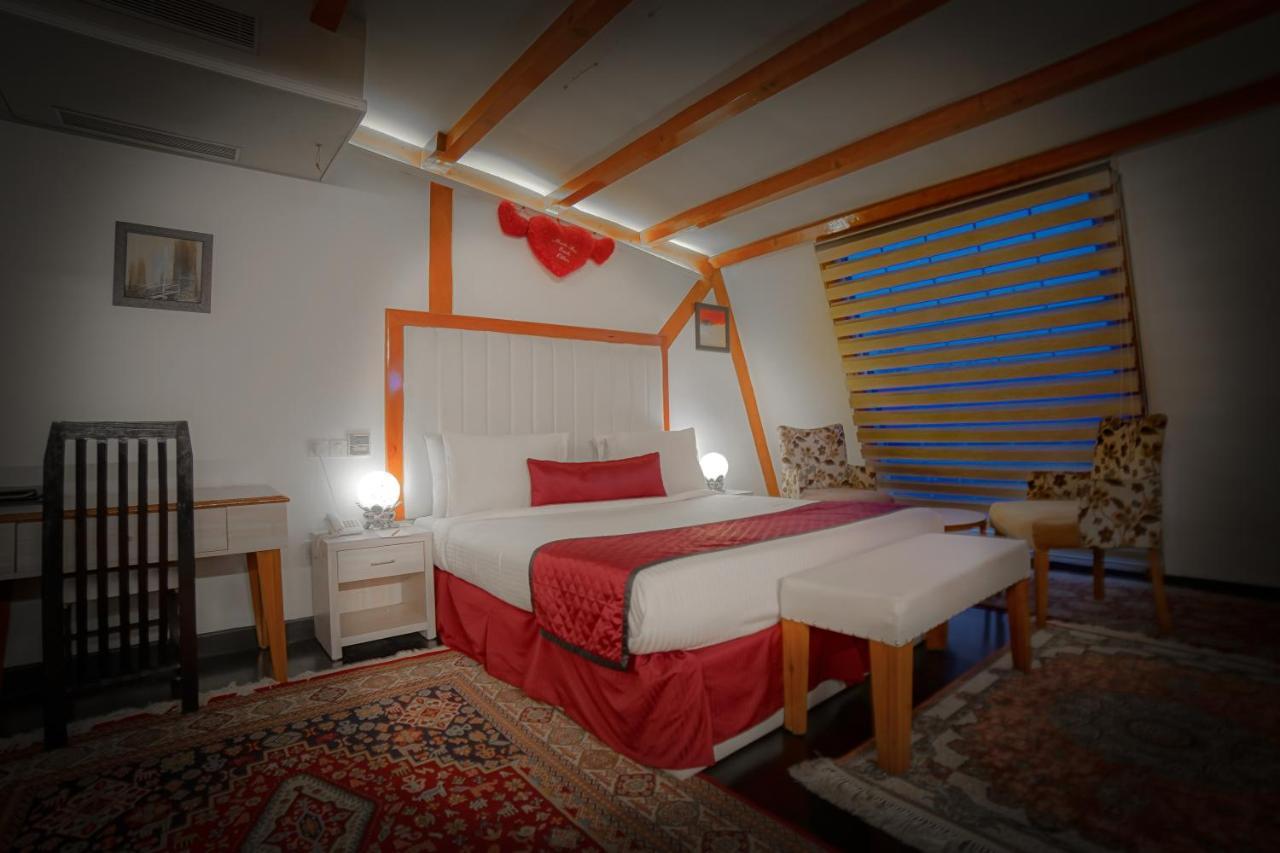 Hotel Rose Petal Srinagar Exterior photo